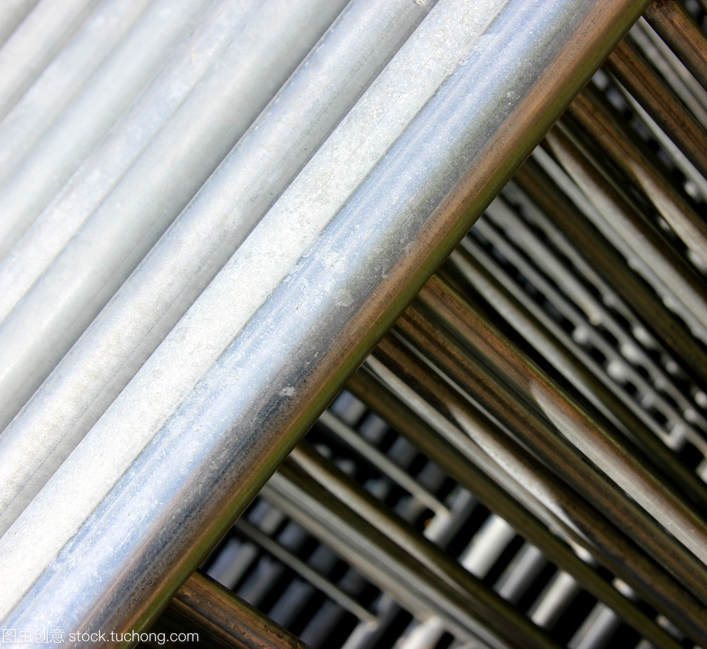 鋼護欄、鋼管及金屬建筑材料在裝修建材中的應用與優勢